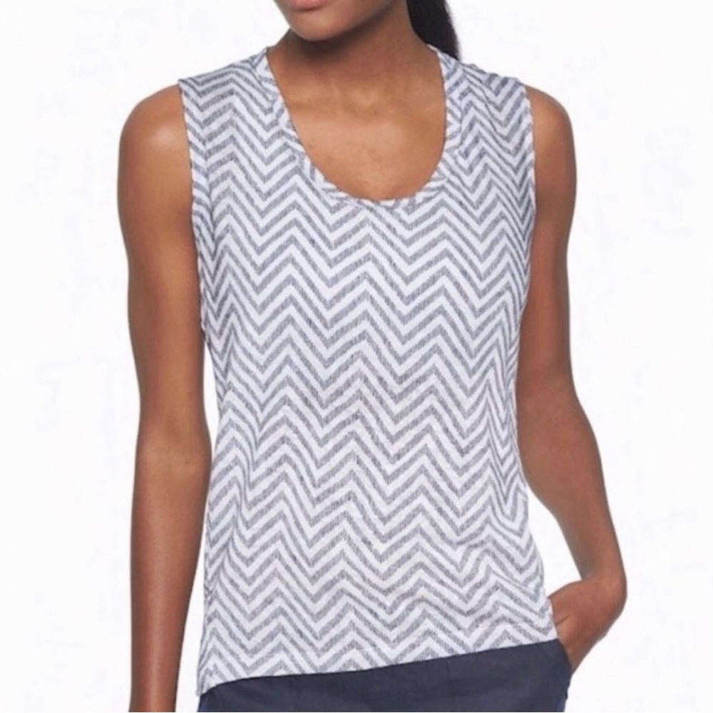 Athleta Breezy Tank in size large Blue White Chevron